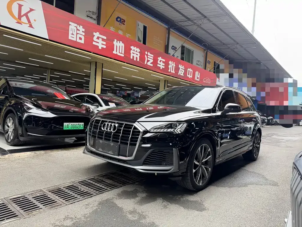 2023 Audi Q7 55 TFSI quattro S line Sport