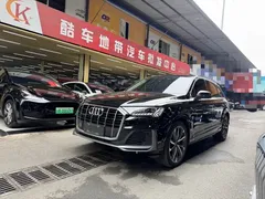2023 Audi Q7 55 TFSI quattro S line Sport, чёрный — фото 1