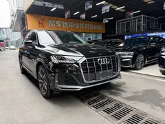 2023 Audi Q7 55 TFSI quattro S line Sport, чёрный — фото 3