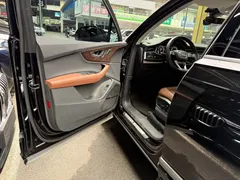 2023 Audi Q7 55 TFSI quattro S line Sport, чёрный — фото 10