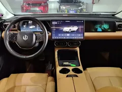 2024 Leapmotor C11 EREV 300 Premium — фото 12