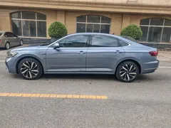 2022 Volkswagen Passat 330TSI Premium, синий — фото 4