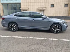 2022 Volkswagen Passat 330TSI Premium, синий — фото 5
