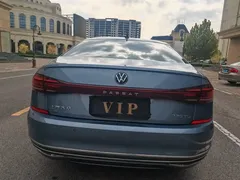 2022 Volkswagen Passat 330TSI Premium, синий — фото 17