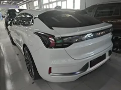 2022 Zeekr 001 Long Range Single Motor WE, белый — фото 5