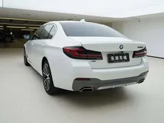 2022 BMW 5 Series 530Li xDrive M Sport Package, белый — фото 5