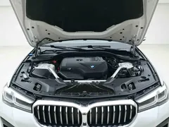 2022 BMW 5 Series 530Li xDrive M Sport Package, белый — фото 7