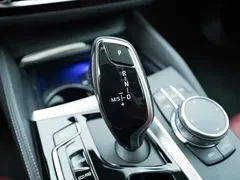 2022 BMW 5 Series 530Li xDrive M Sport Package, белый — фото 9