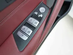 2022 BMW 5 Series 530Li xDrive M Sport Package, белый — фото 11