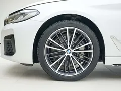2022 BMW 5 Series 530Li xDrive M Sport Package, белый — фото 15