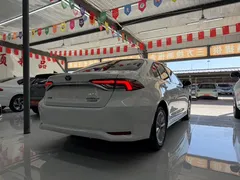 2021 Toyota Corolla Hybrid 1.8L E-CVT Elite, белый — фото 5