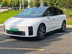 2025 Li Auto i6 4WD Standard, белый — фото 1