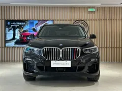 2021 BMW X5 xDrive40i Premium M Sport Package, чёрный — фото 5