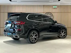 2021 BMW X5 xDrive40i Premium M Sport Package, чёрный — фото 6