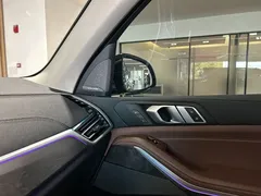 2021 BMW X5 xDrive40i Premium M Sport Package, чёрный — фото 9