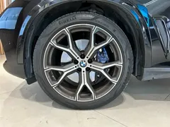 2021 BMW X5 xDrive40i Premium M Sport Package, чёрный — фото 11