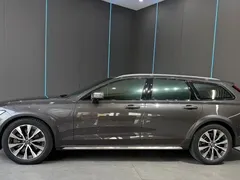 2022 Volvo V90 Cross Country B5 AWD — фото 5