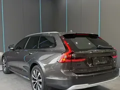 2022 Volvo V90 Cross Country B5 AWD — фото 6