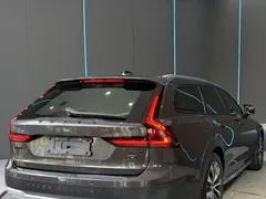 2022 Volvo V90 Cross Country B5 AWD — фото 8