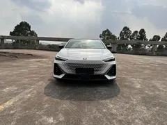 2022 Changan UNI-V 1.5T Premium, белый — фото 2
