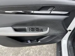 2022 Changan UNI-V 1.5T Premium, белый — фото 9