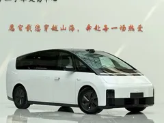 2024 Li Auto MEGA Ultra, белый — фото 3