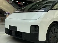 2024 Li Auto MEGA Ultra, белый — фото 8