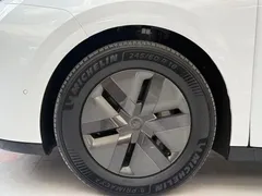 2024 Li Auto MEGA Ultra, белый — фото 9