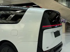 2024 Li Auto MEGA Ultra, белый — фото 10
