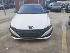 2021 Hyundai Elantra 1.5L CVT LUX Premium, белый — фото 2