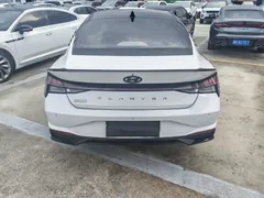 2021 Hyundai Elantra 1.5L CVT LUX Premium, белый — фото 7