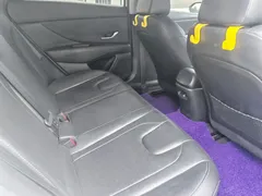2021 Hyundai Elantra 1.5L CVT LUX Premium, белый — фото 9