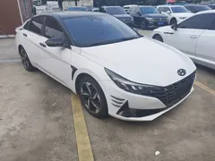 2021 Hyundai Elantra 1.5L CVT LUX Premium, белый — фото 11