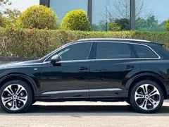 2021 Audi Q7 55 TFSI quattro S line Premium, чёрный — фото 6