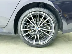 2021 BMW 5 Series 530Li Leading M Sport Package, синий — фото 24