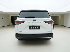 2021 Toyota Sienna 2.5L Hybrid Ultimate, белый — фото 4