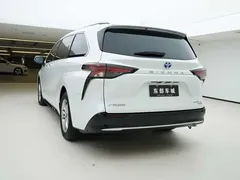2021 Toyota Sienna 2.5L Hybrid Ultimate, белый — фото 5