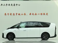 2024 Li Auto MEGA Ultra, белый — фото 4