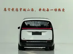 2024 Li Auto MEGA Ultra, белый — фото 5