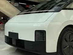 2024 Li Auto MEGA Ultra, белый — фото 8
