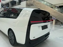2024 Li Auto MEGA Ultra, белый — фото 10