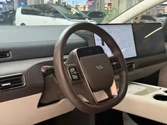 2024 Li Auto MEGA Ultra, белый — фото 18