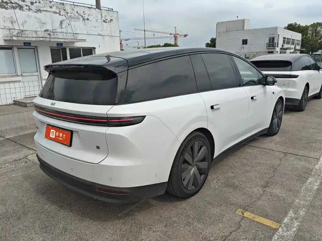 2025 Li Auto i8 Standard
