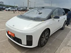 2025 Li Auto i8 Standard, белый — фото 2