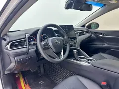 2021 Toyota Camry 2.5S Fashion, белый — фото 13