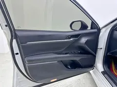2021 Toyota Camry 2.5S Fashion, белый — фото 14