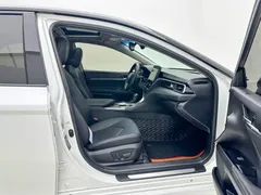 2021 Toyota Camry 2.5S Fashion, белый — фото 20