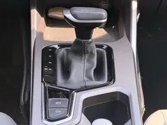 2022 Geely Emgrand 4th Gen 1.5L CVT Flagship, белый — фото 10