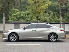 2021 Lexus ES 200 Luxury — фото 2
