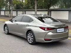 2021 Lexus ES 200 Luxury — фото 3
